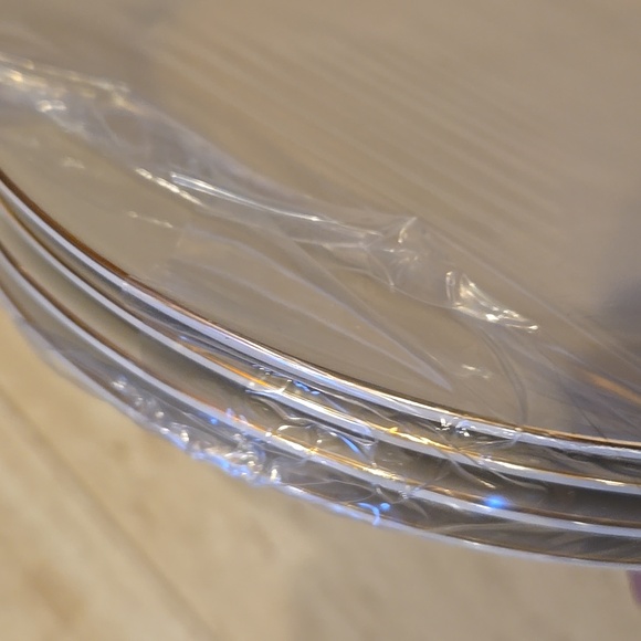 New I. Godinger & Co. Set of 4 Pearl Luster Beige Dessert Plates - Picture 4 of 7